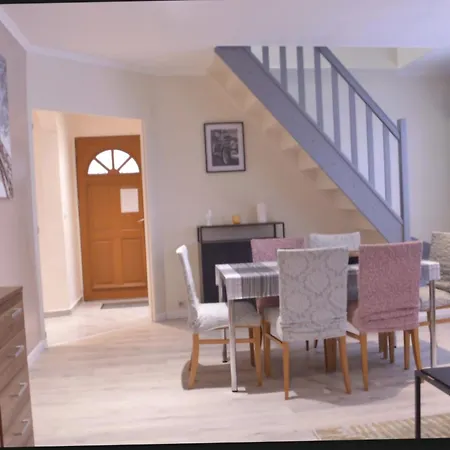 Duplex Spacieux Renove Recemment Proche Paris *